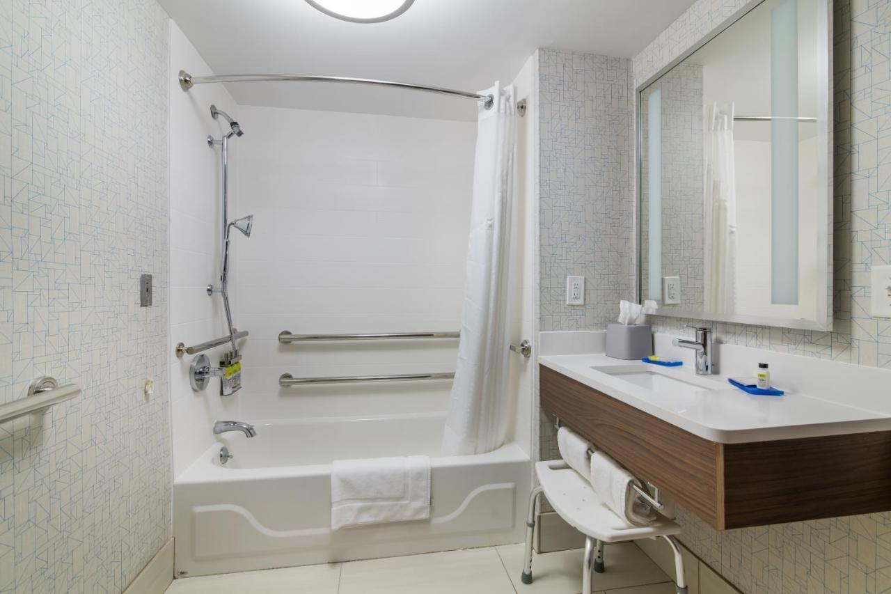 Holiday Inn Express - Plymouth By Ihg Ngoại thất bức ảnh